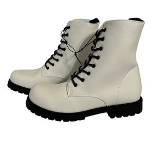NWT White & Black Lug Sole Grunge Combat Boots Women’s Size 8